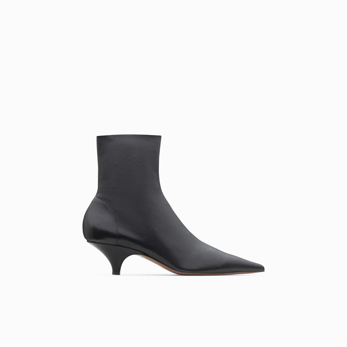 poera-stretch-leather-black