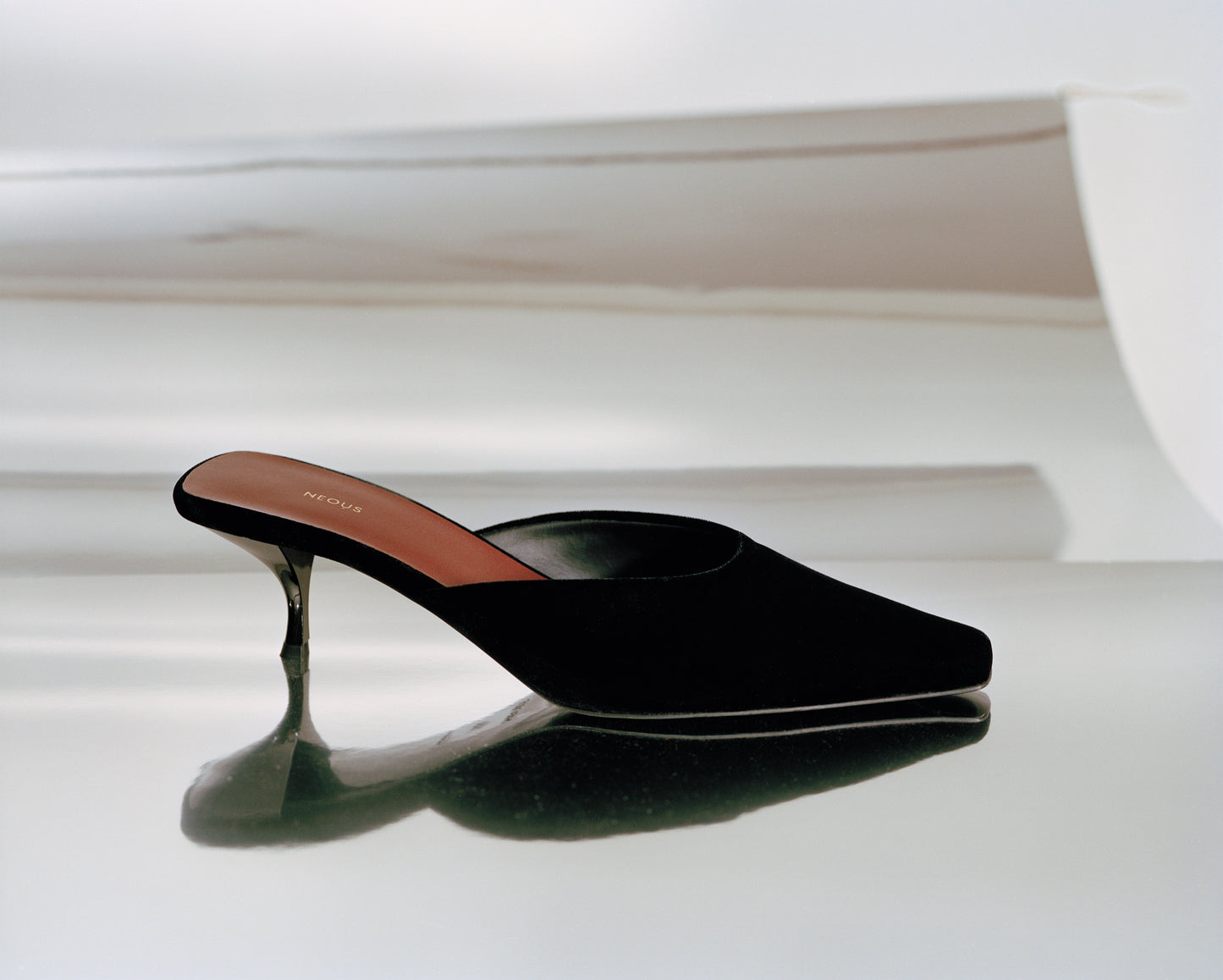 alnair-velvet-mules-black