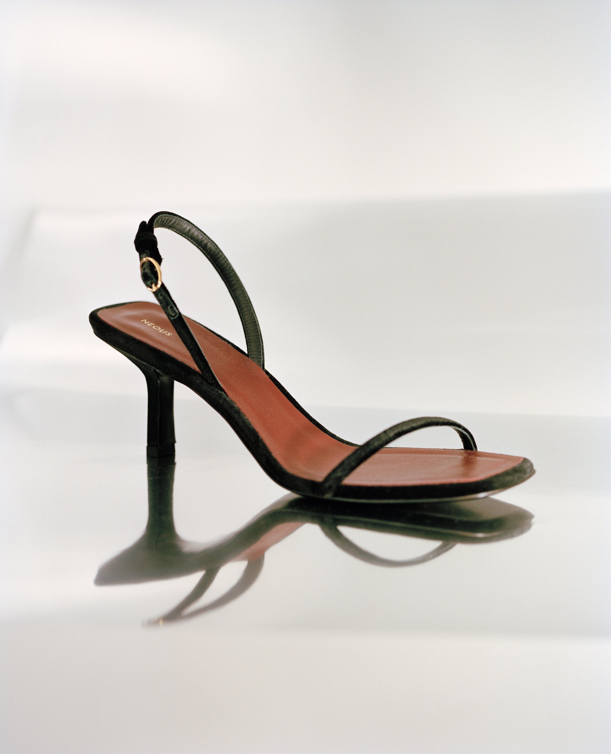 noqui-velvet-slingback-black