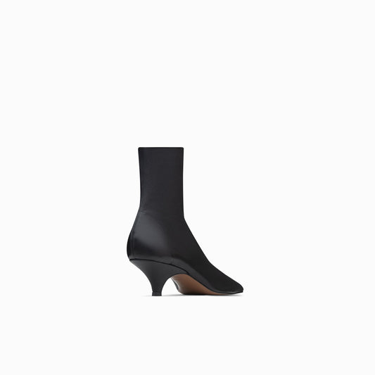 poera-stretch-leather-black